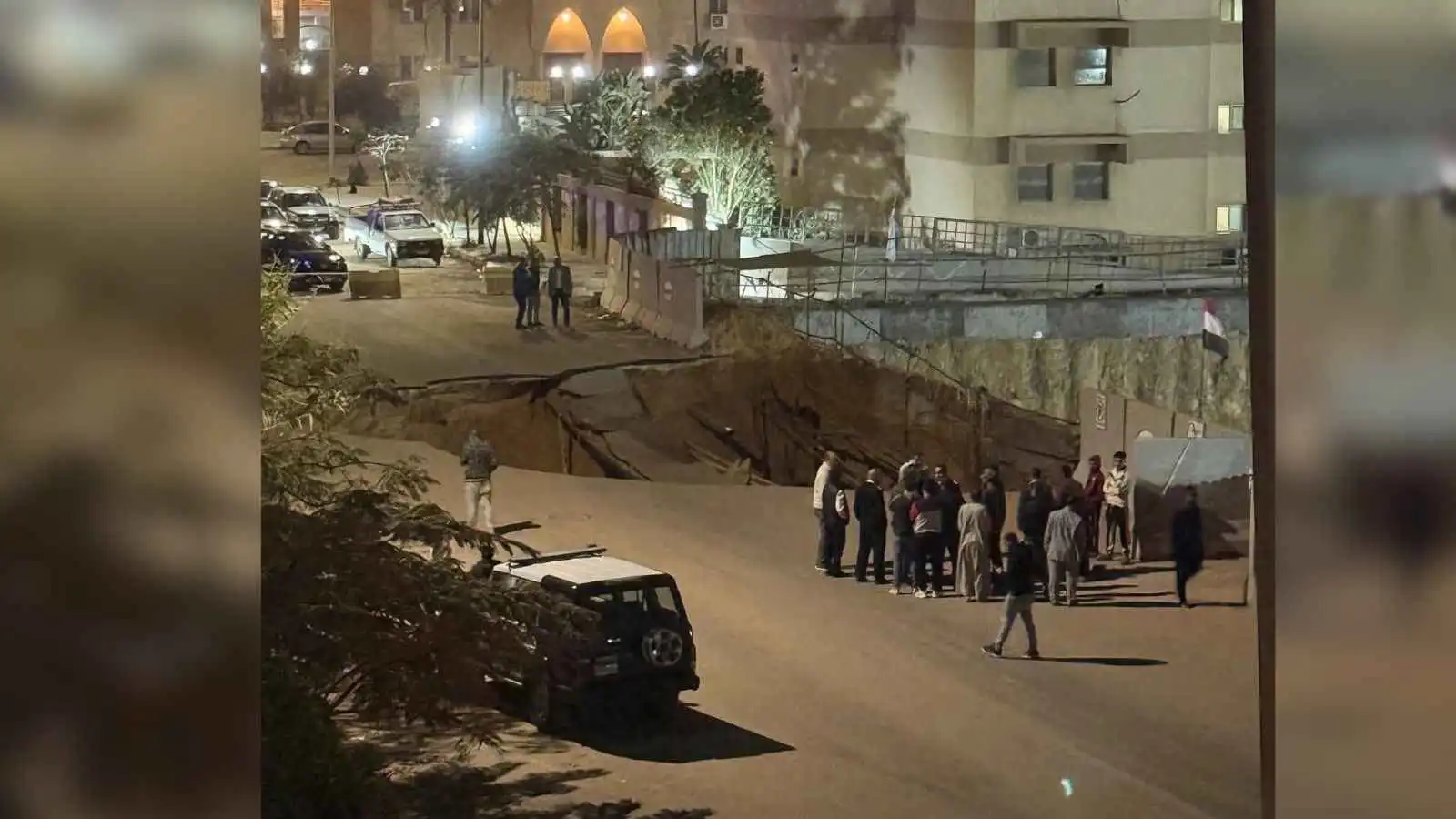 هبوط أرضي مفاجئ في القاهرة الجديدة يثير الذعر (صورة)