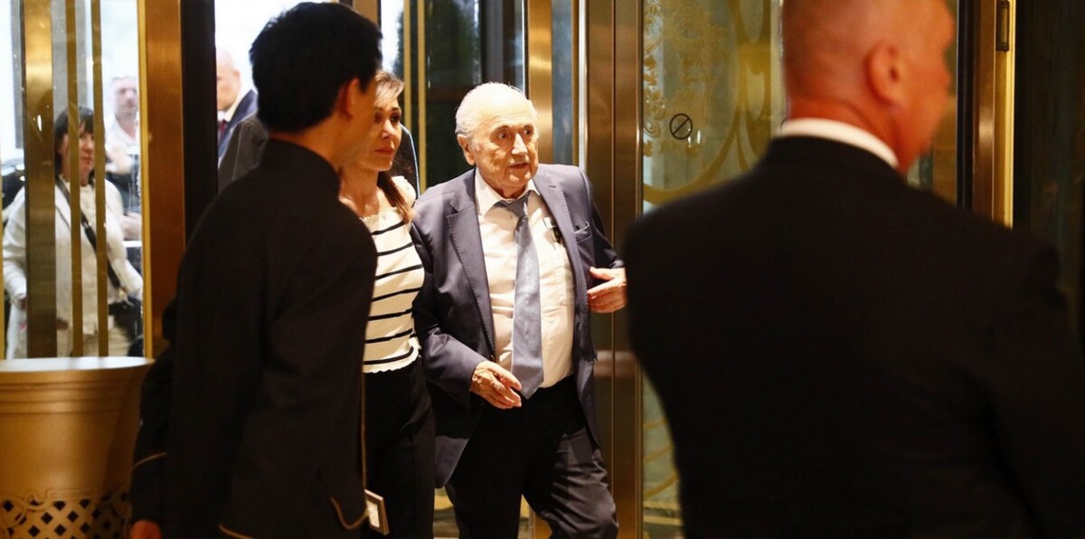 فيفا: حضور بلاتر لمباراة في كأس العالم بموسكو لا يتضمن انتهاكًا لعقوبة إيقافه