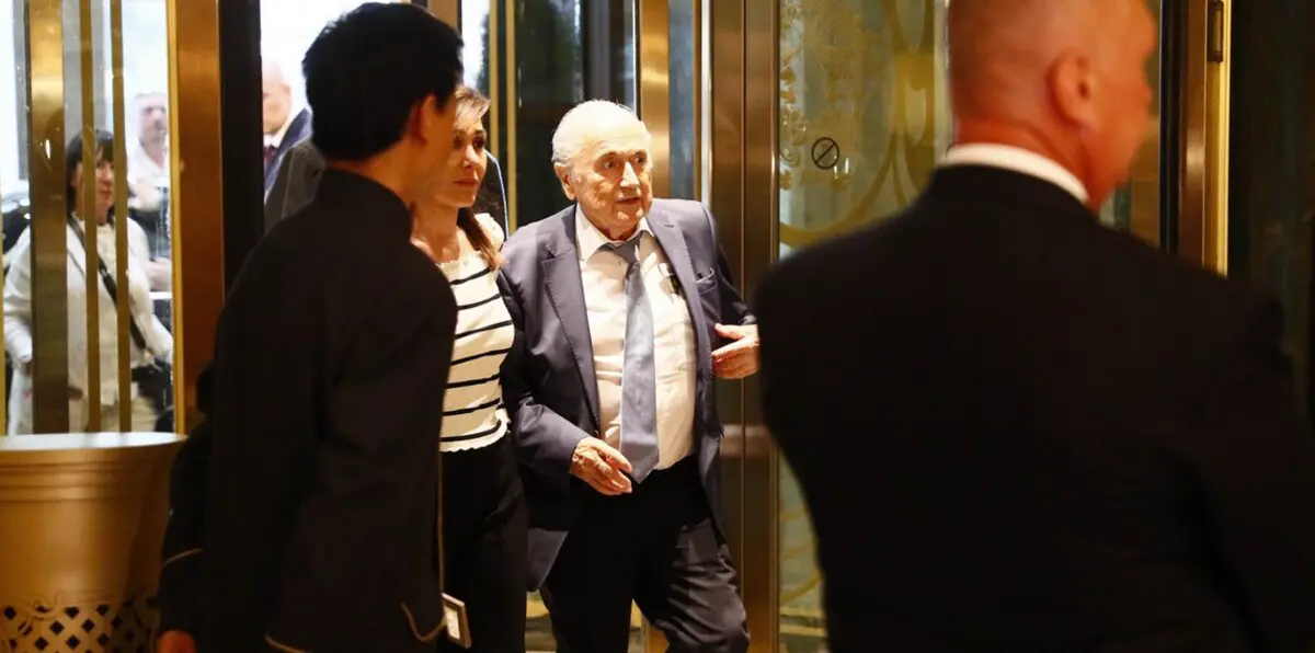 فيفا: حضور بلاتر لمباراة في كأس العالم بموسكو لا يتضمن انتهاكًا لعقوبة إيقافه