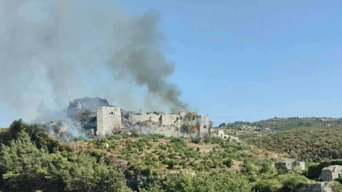 الدفاع المدني السوري يسيطر على حريق قلعة صلاح الدين بريف اللاذقية