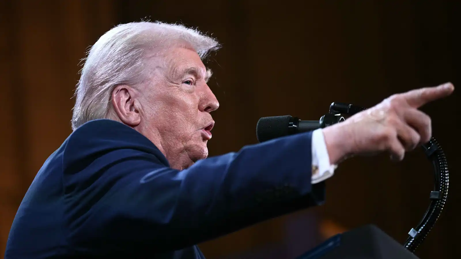 ترامب يدعو الاحتياطي الفيدرالي إلى خفض "كبير" في معدلات الفائدة