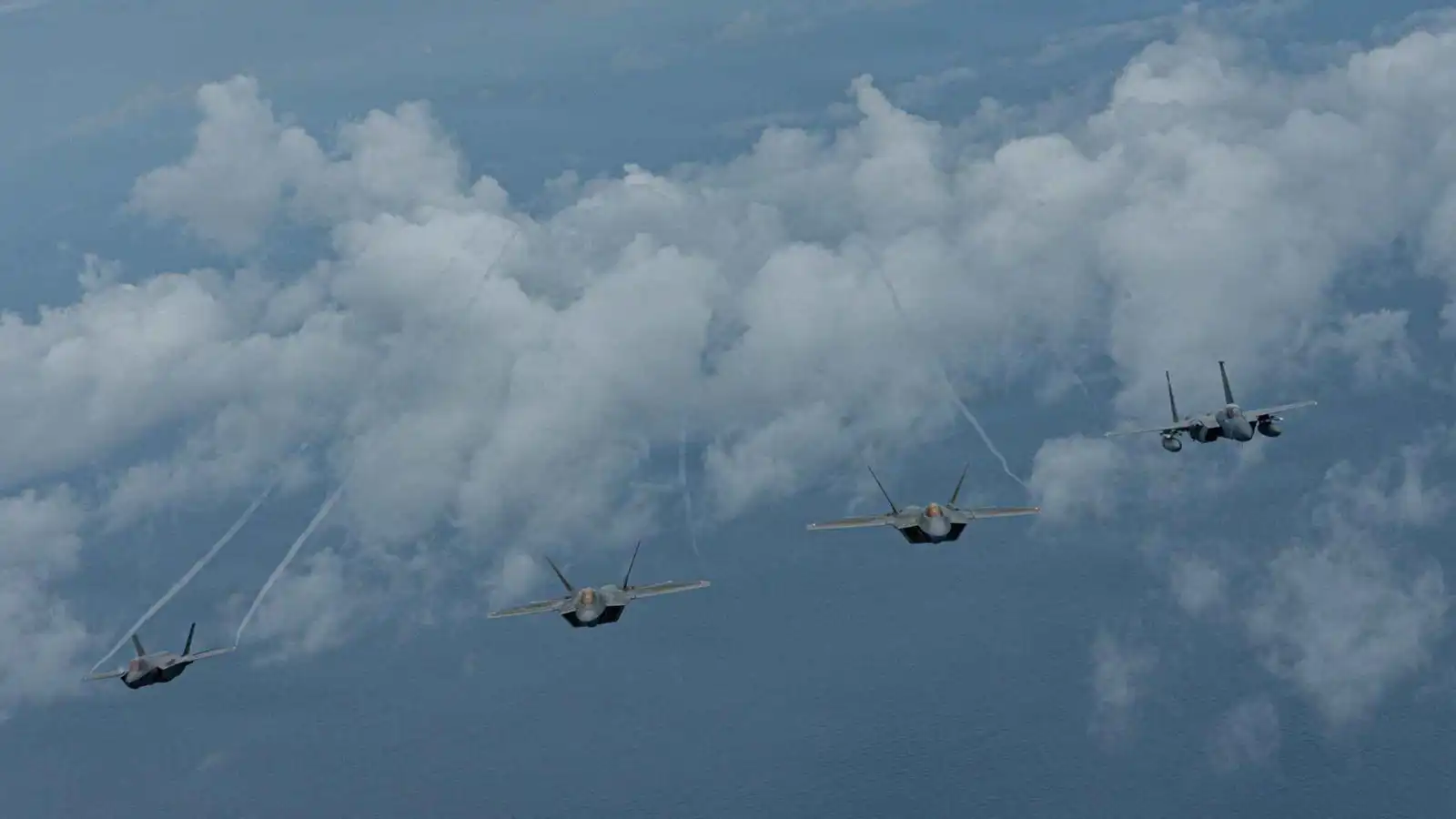 بينها ضربة إسرائيلية.. الجيش يضع ترامب أمام "خيارات الحرب" ضد إيران