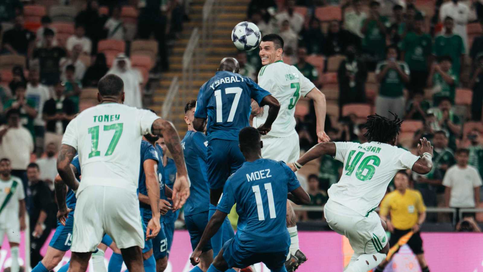 رياض محرز يقود الأهلي لتخطي الدحيل والتأهل لربع نهائي دوري أبطال آسيا للنخبة 