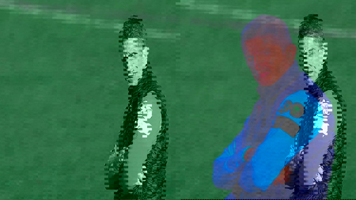 بعد الاستعانة بمدرب طوارئ.. هل إقالة رازفان لوشيسكو هي الحل الأمثل لإنقاذ الهلال؟