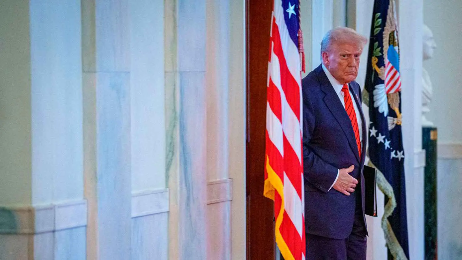 طلب لترامب قد يُعرّض عملاء الاستخبارات الأمريكية للخطر.. ما هو؟