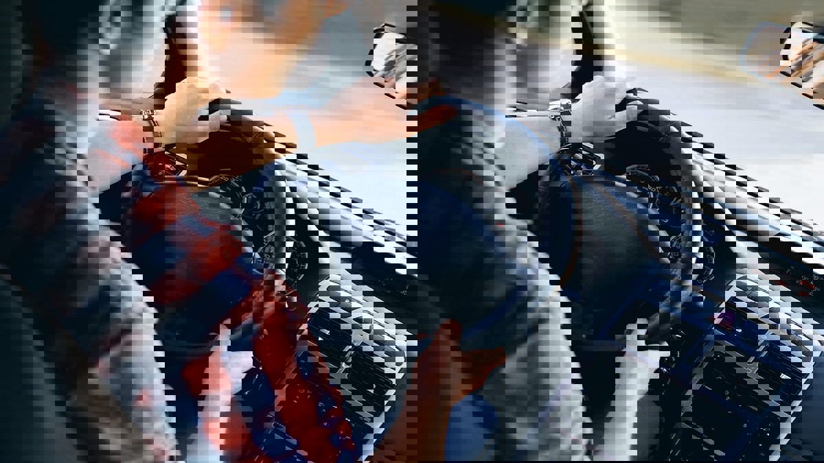 مخمور يقتحم مطعمًا بسيارته في مراكش المغربية 