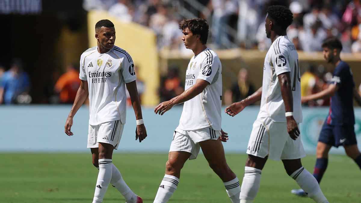 بعد حصول مبابي على القميص 10.. من هو رقم 9 الجديد في ريال مدريد؟