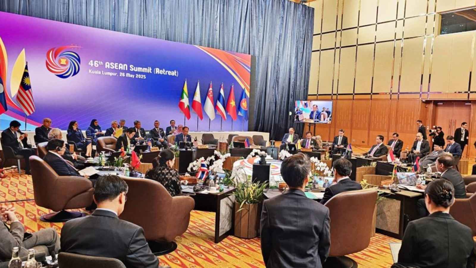 قمة "آسيان" تبحث رسوم ترامب وهدنة بورما