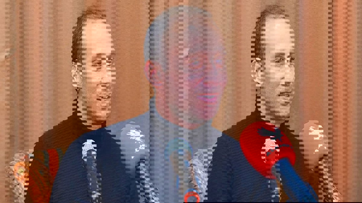 هل يرحل أمير توفيق عن لجنة التسويق والتعاقدات بالنادي الأهلي المصري؟