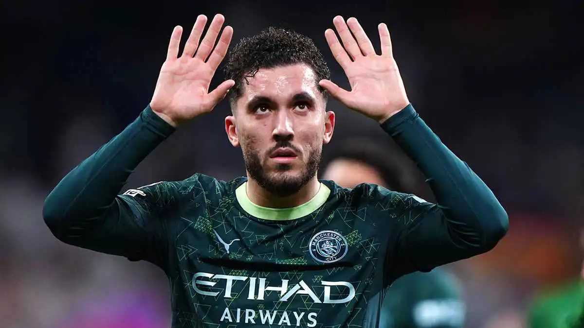 الكرة الذهبية.. ريان شرقي يكشف عن تحد خاص مع والده حال فوزه بالجائزة المرموقة