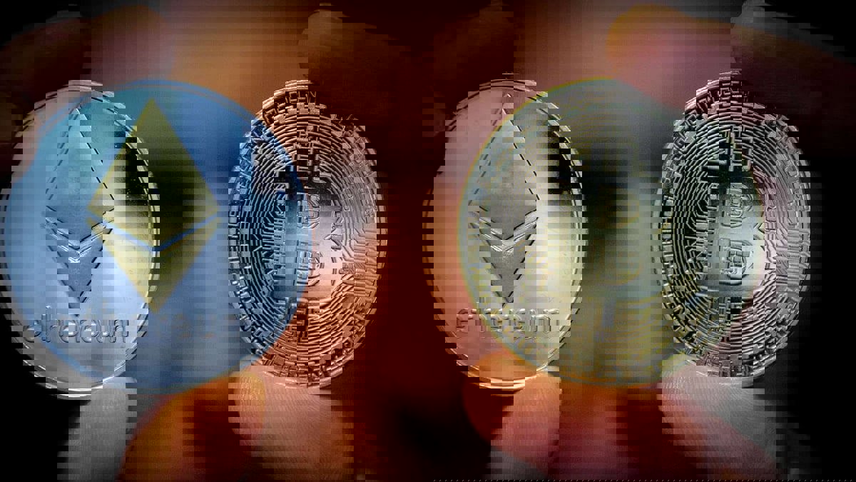 "بتكوين" تعاود الارتفاع وتسجل أعلى مستوى في أربعة أسابيع