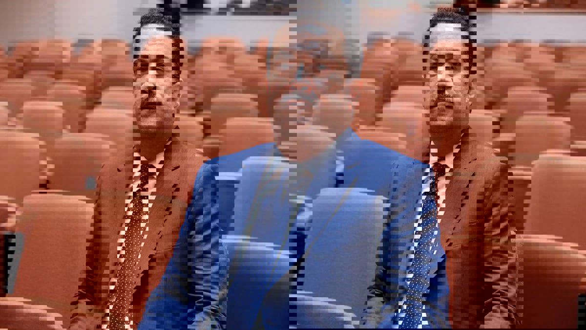 العراق.. السوداني يعفي رئيس المخابرات ومسؤولين حكوميين
