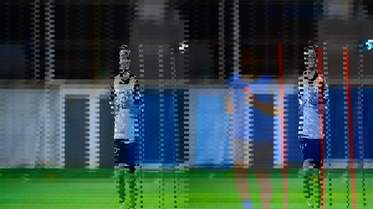 تمديد عقود محمد الشلهوب وصالح الشهري مع نادي الهلال السعودي حتى نهاية الموسم