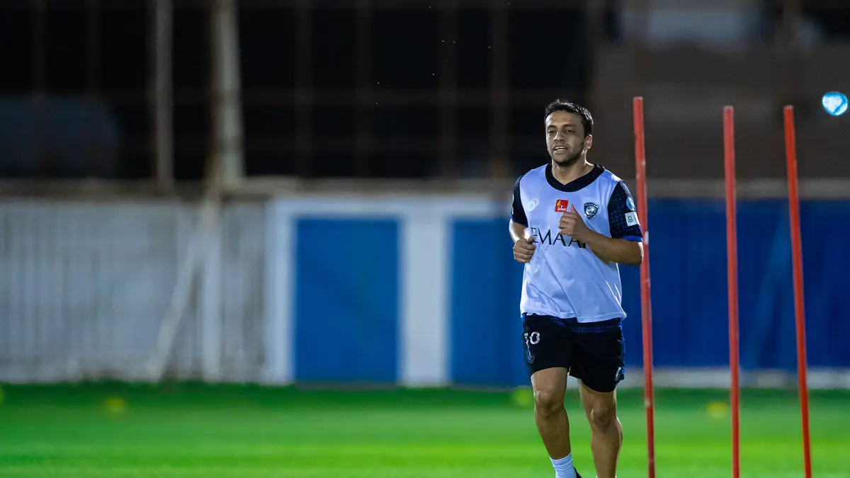 تمديد عقود محمد الشلهوب وصالح الشهري مع نادي الهلال السعودي حتى نهاية الموسم