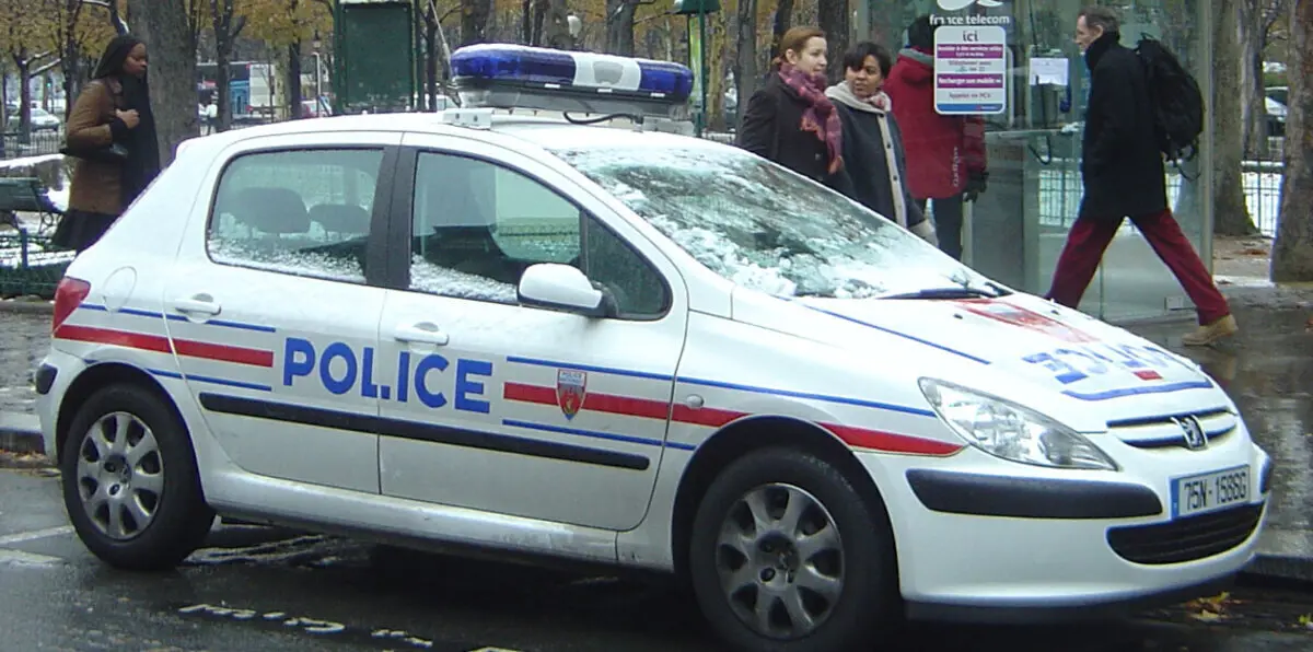 فرنسا.. إلقاء القبض على رجل بعد هجوم على دورية في باريس