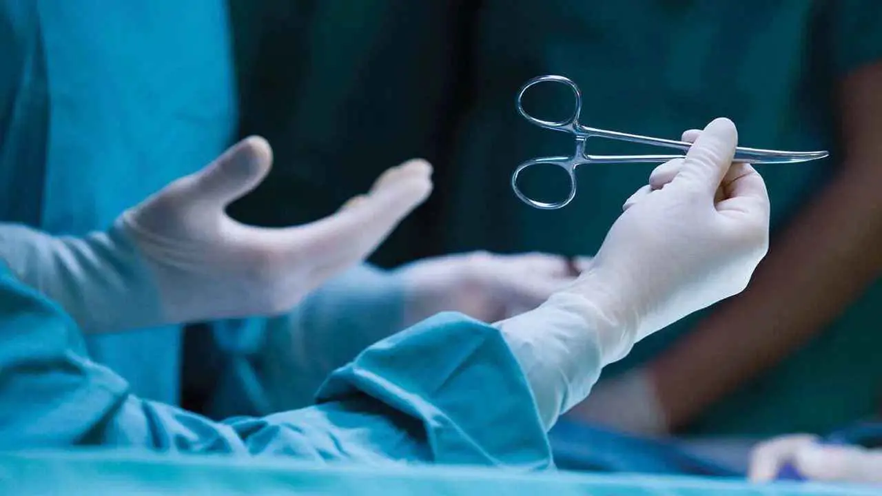 السعودية.. جراحة دقيقة تنقذ حياة شاب من موت محقّق