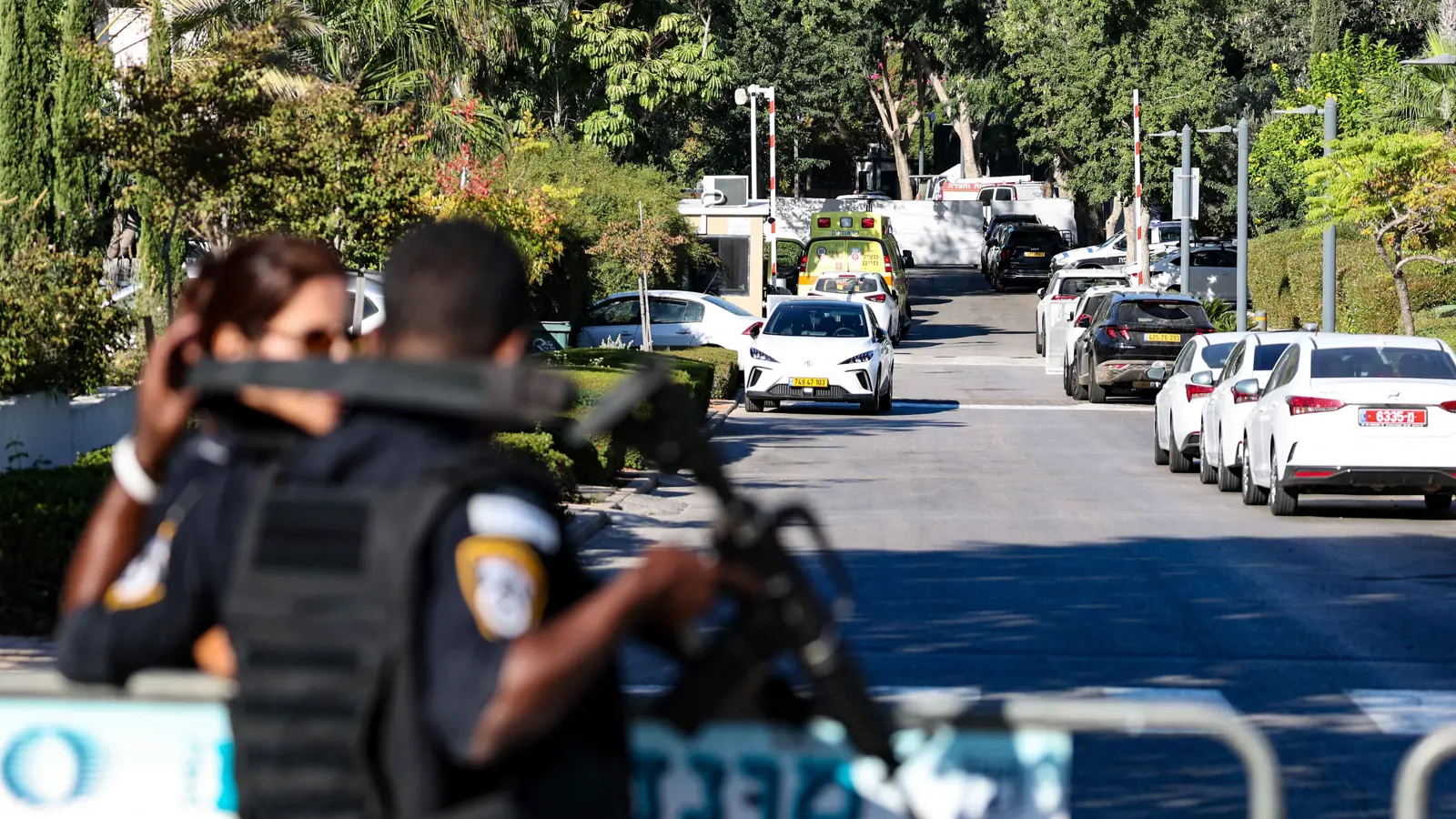 "ليلة مضيئة".. هذا ما حدث في فناء منزل نتنياهو