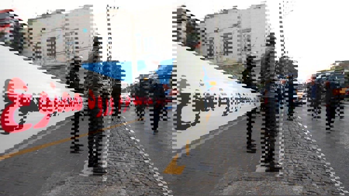 طعن مسؤول قضائي إيراني في طهران