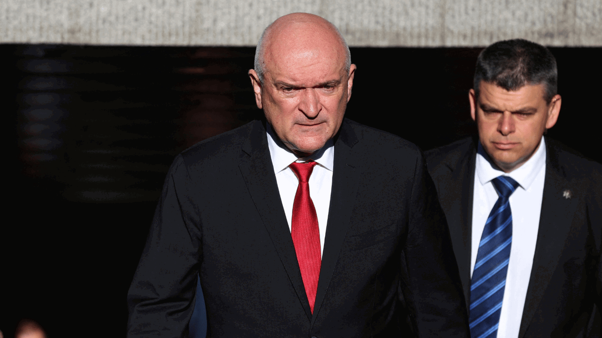 حكومة مؤقتة وانتخابات مبكرة في بلغاريا