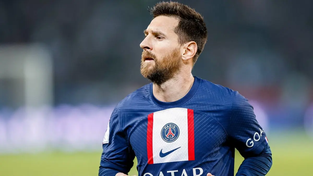 مع أنباء عودته إلى برشلونة.. باريس سان جيرمان يبدأ عملية تمديد عقد ميسي 