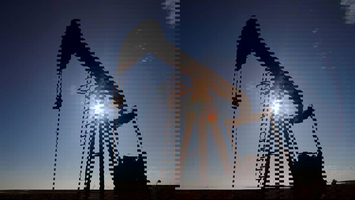 أسعار النفط تنزل في ظل طغيان القلق بشأن العزل العام على آفاق الطلب