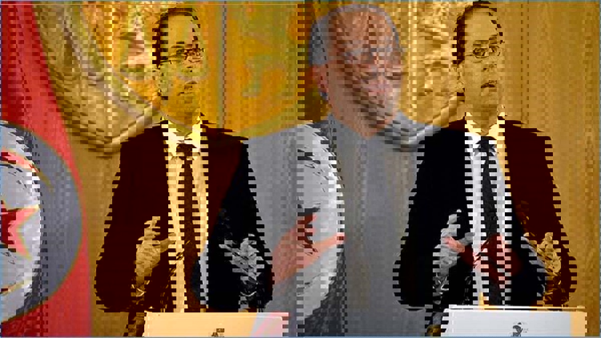 نجل السبسي يشن هجومًا غير مسبوق على الشاهد