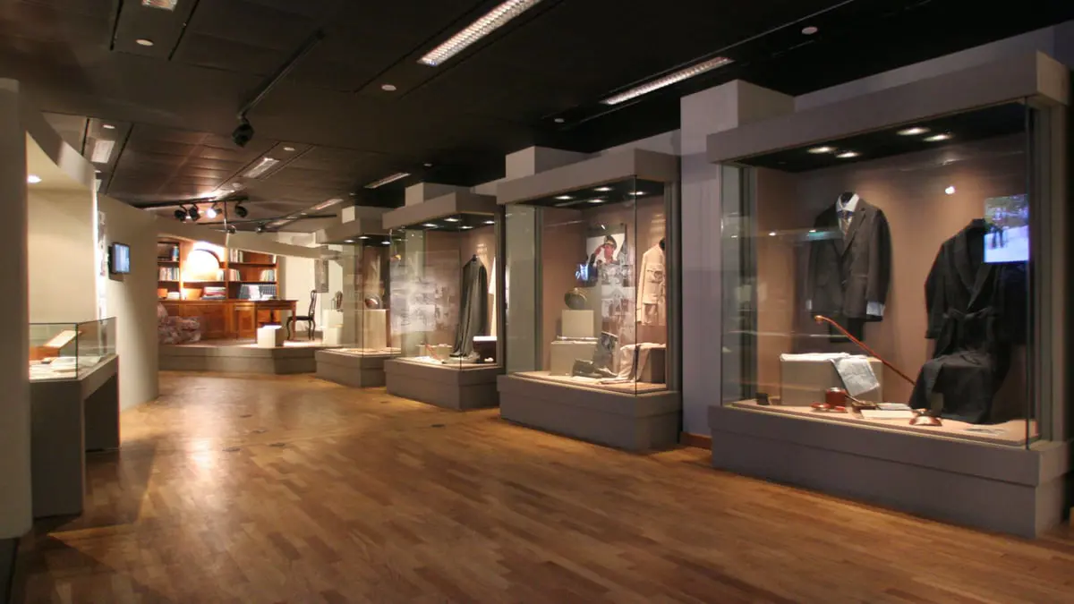 مكتبة الإسكندرية تستعيد جواز سفر أنور السادات من دار مزادات أمريكية