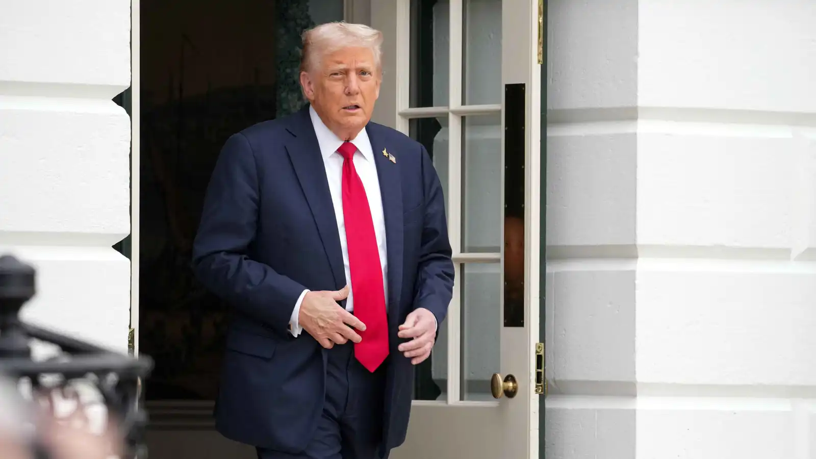 ترامب يحدد خط الانسحاب من غزة ويكشف موعد وقف إطلاق النار