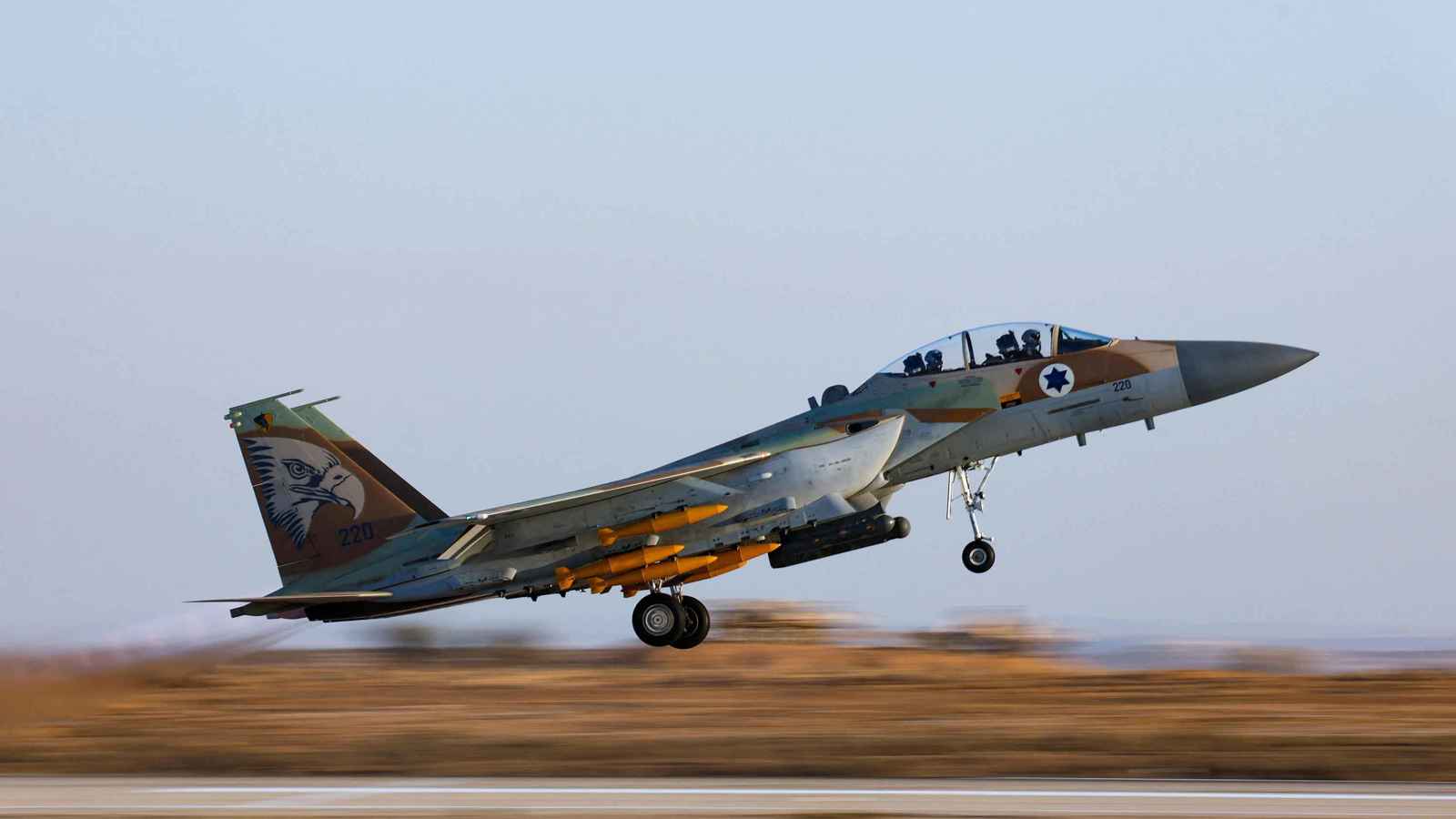 رغم "الهدنة".. إسرائيل تشن 3 غارات عنيفة على جنوبي لبنان (فيديو)