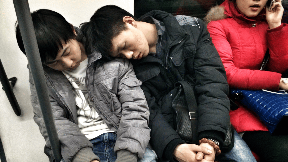 هل تزداد حاجتنا للنوم خلال فصل الشتاء؟