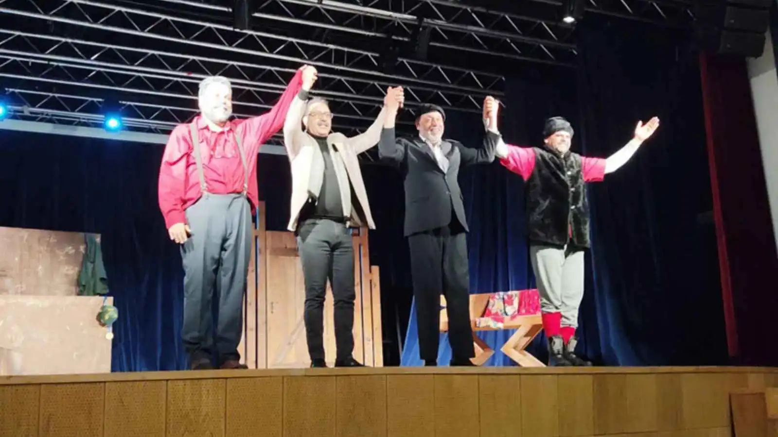 "نيغاتيف".. مسرحية مغربية ترصد التأثير النفسي للحروب (صور)