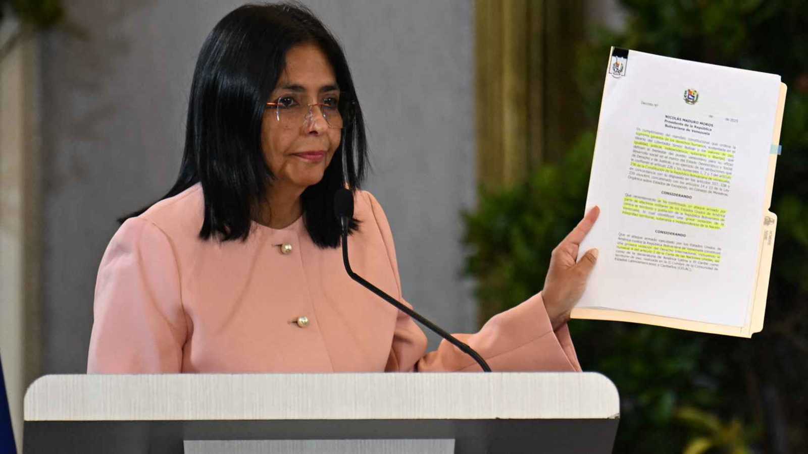 الرئيسة المؤقتة لفنزويلا تشكل لجنة للإفراج عن مادورو