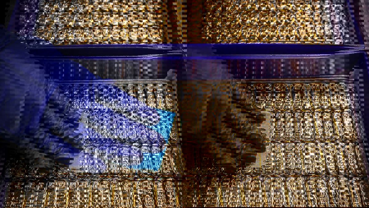 الذهب يلامس أعلى مستوى في أكثر من أسبوع