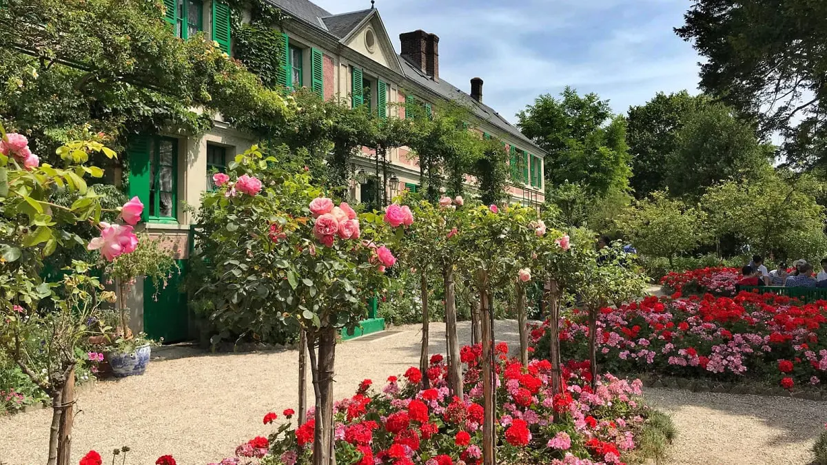 بعيدا عن باريس وبرج إيفل.. مدن فرنسية "مجهولة" تصلح كوجهات سياحية