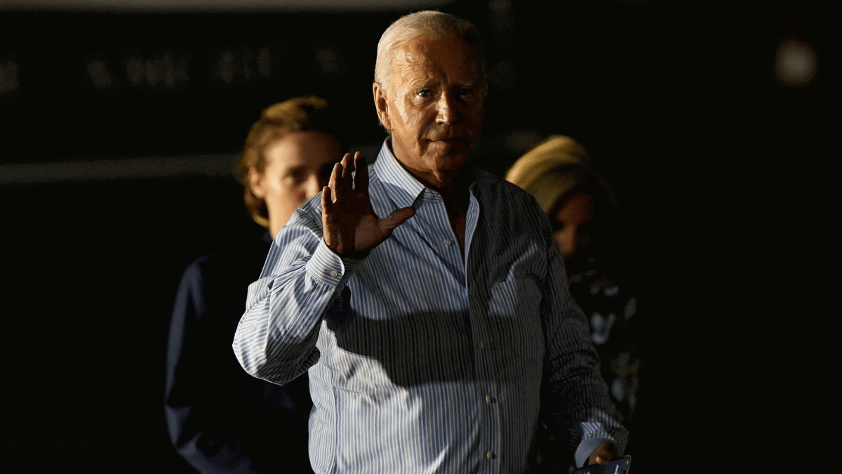 حملة بايدن توجه "رسالة حاسمة" بشأن مصير ترشحه