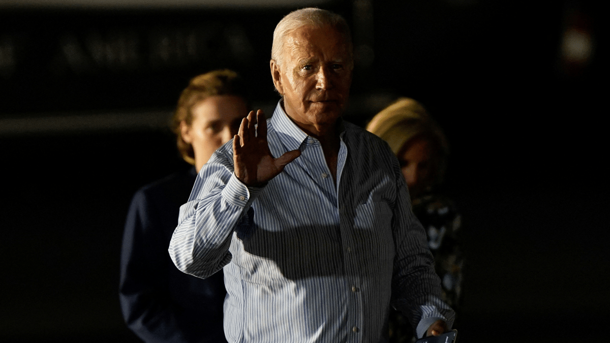 حملة بايدن توجه "رسالة حاسمة" بشأن مصير ترشحه