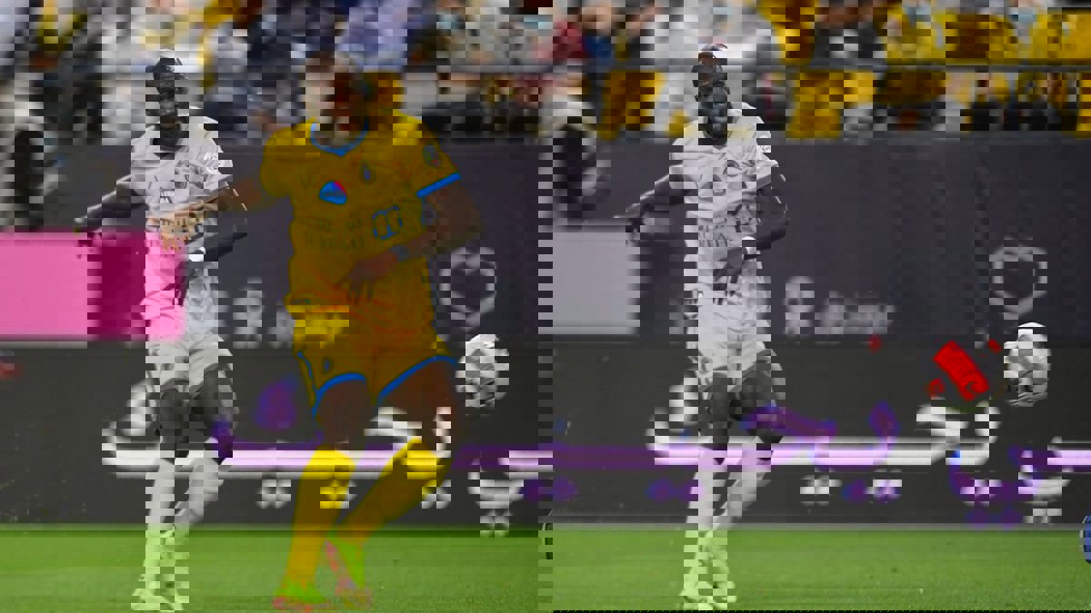 تقرير: ميلان يبدي اهتمامه بالتعاقد مع فينسنت أبو بكر مهاجم النصر السعودي