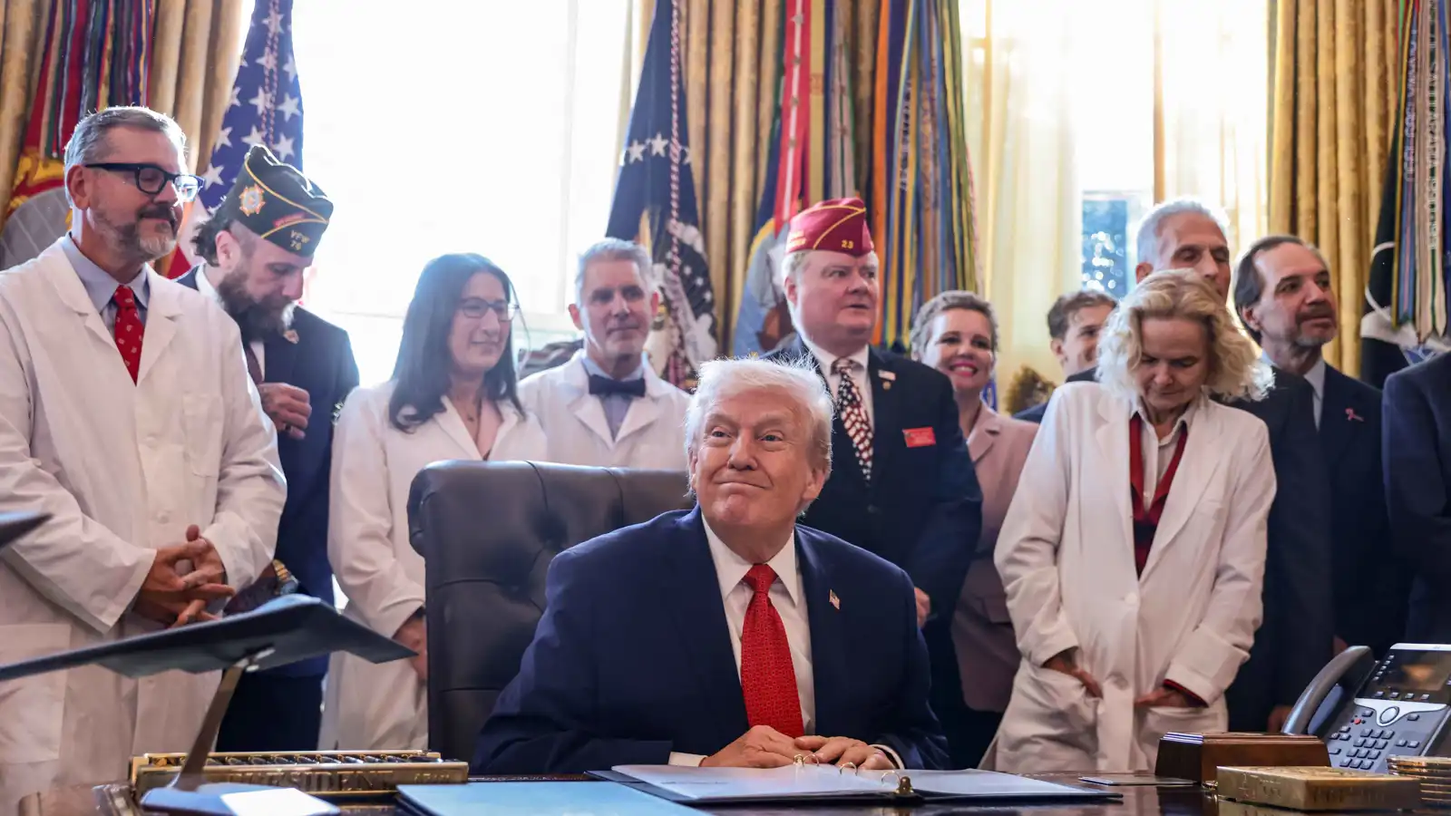 استجابة للتوسلات.. ترامب يُعيد تصنيف الماريغوانا مادة "أقل خطورة"