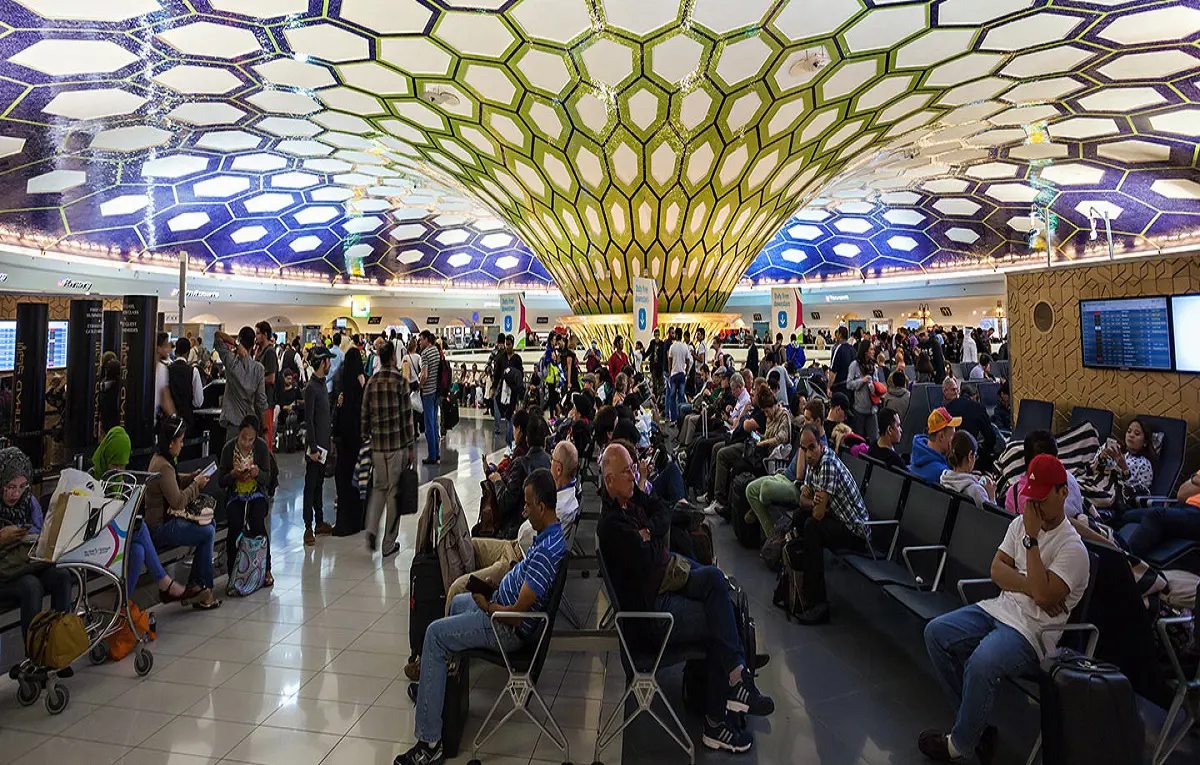 الإمارات توقف "مؤقتا" التأشيرات بسبب "كورونا"