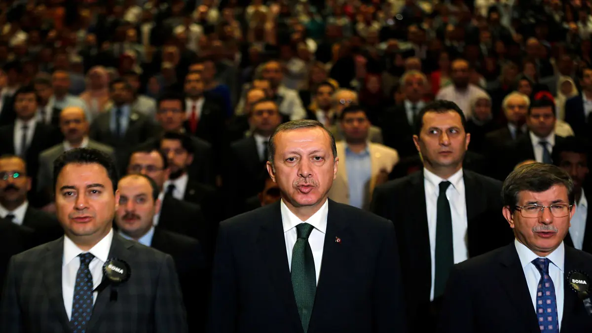 كشف قائمة الأعضاء المؤسسين.. "باباجان" يحصن حزبه الجديد بشركاء أردوغان السابقين