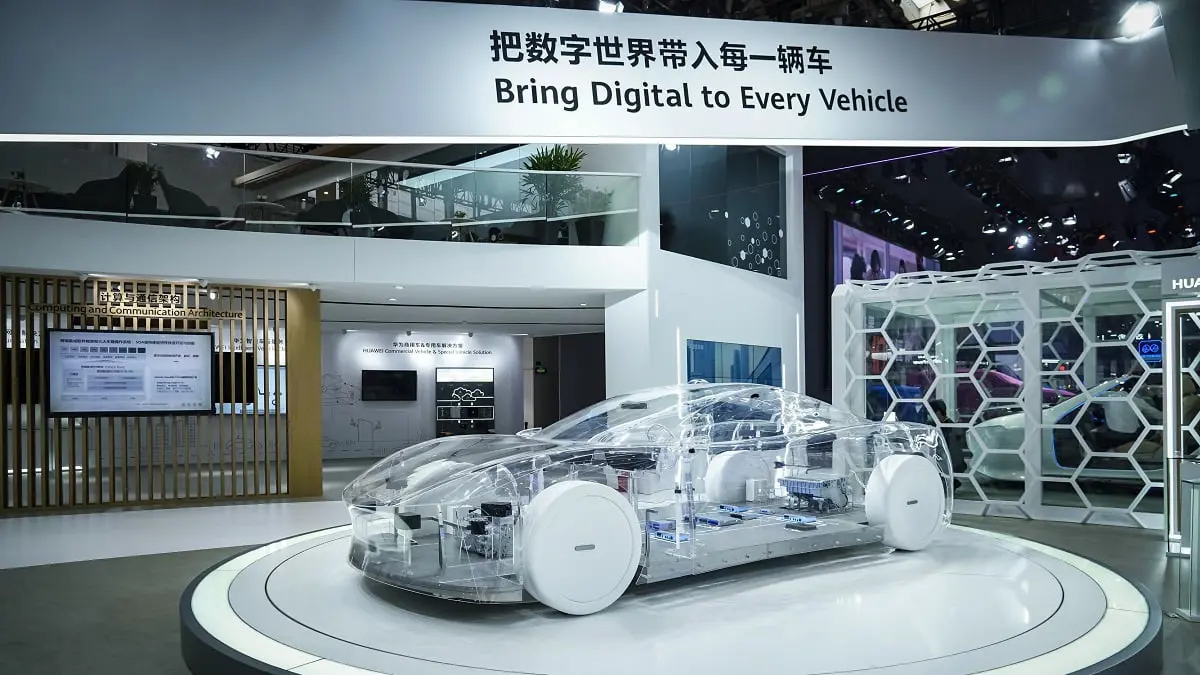 لتجنب العقوبات الأمريكية.. "هواوي" تقتحم عالم السيارات الذكية