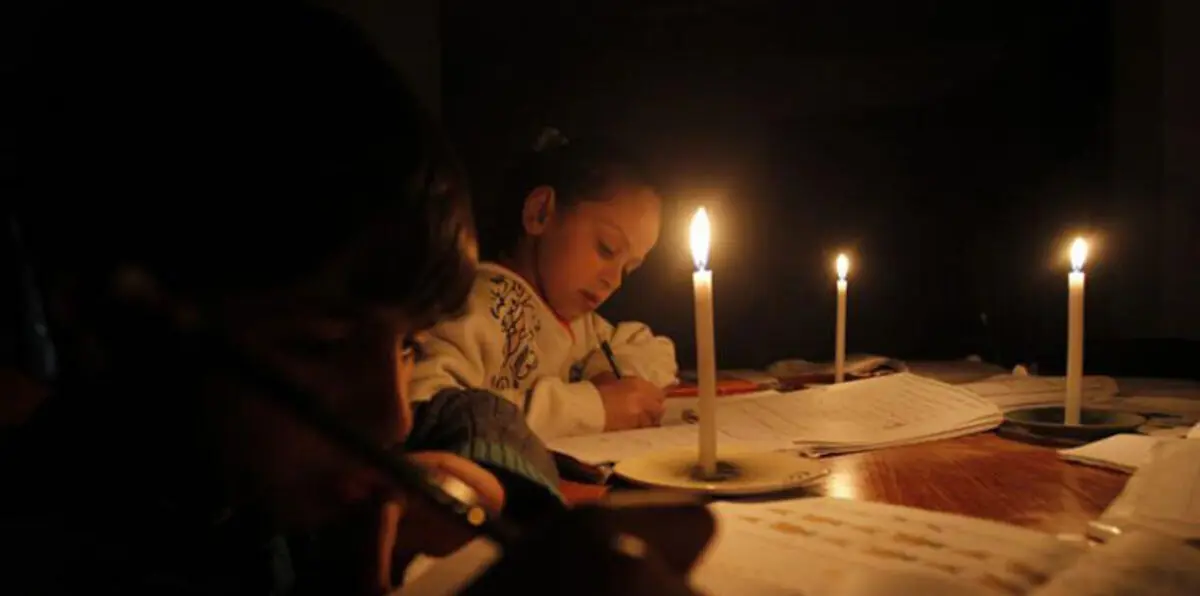 حريق بسبب الشموع يقتل 3 أطفال في غزة