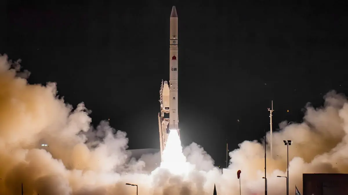 إسرائيل تطلق قمراً صناعياً استطلاعياً "لتعزيز مراقبة المنطقة"