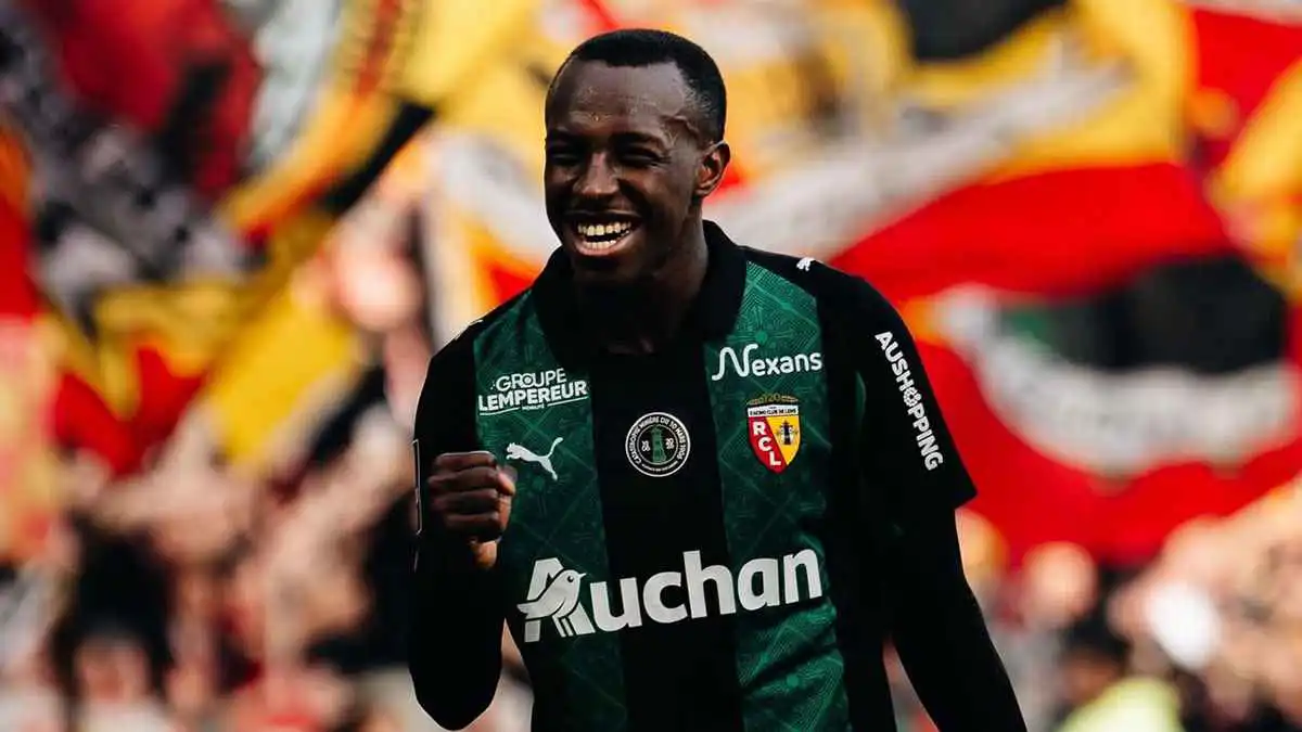 ماذا قدم سعود عبد الحميد في 24 مباراة مع لانس؟