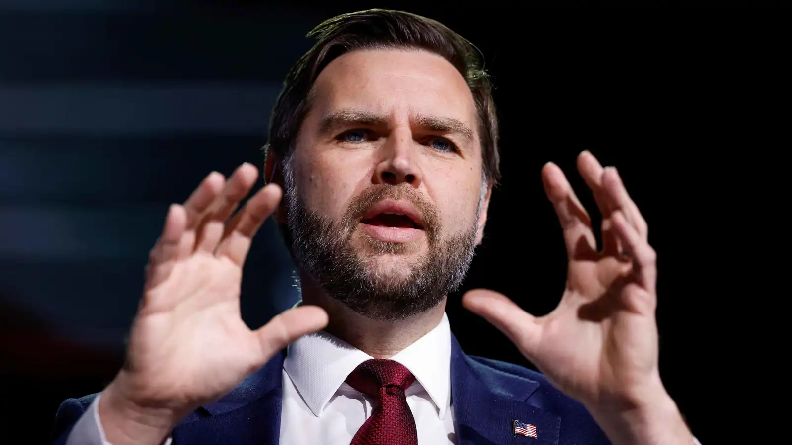 فانس يكشف عن مفاوضات جارية مع إيران ويؤكد تماسك الهدنة