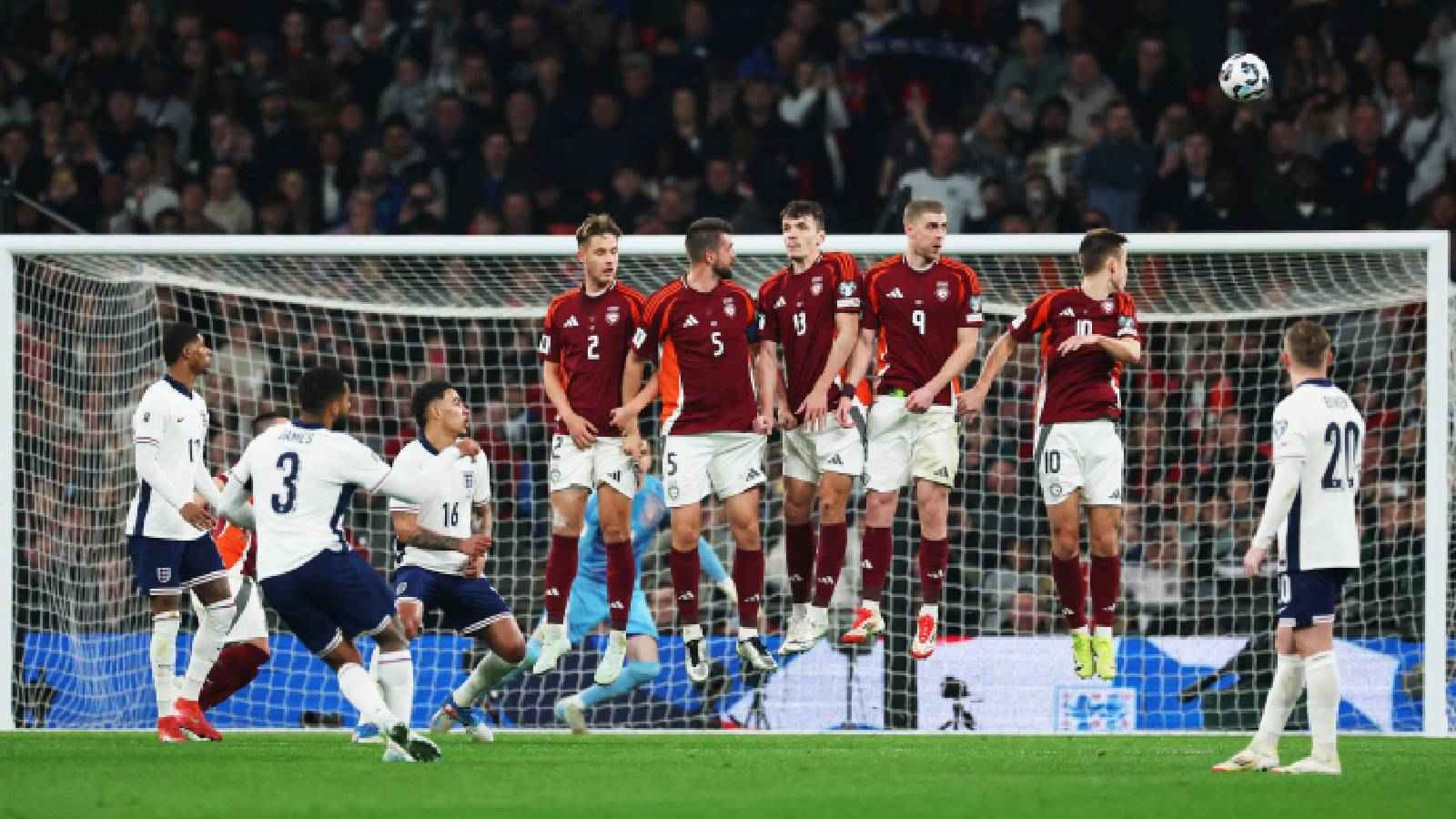 إنجلترا تسحق لاتفيا في تصفيات كأس العالم (فيديو)