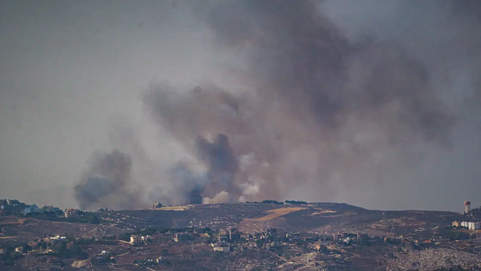المدفعية الإسرائيلية تقصف كفرشوبا جنوبي لبنان (فيديو)