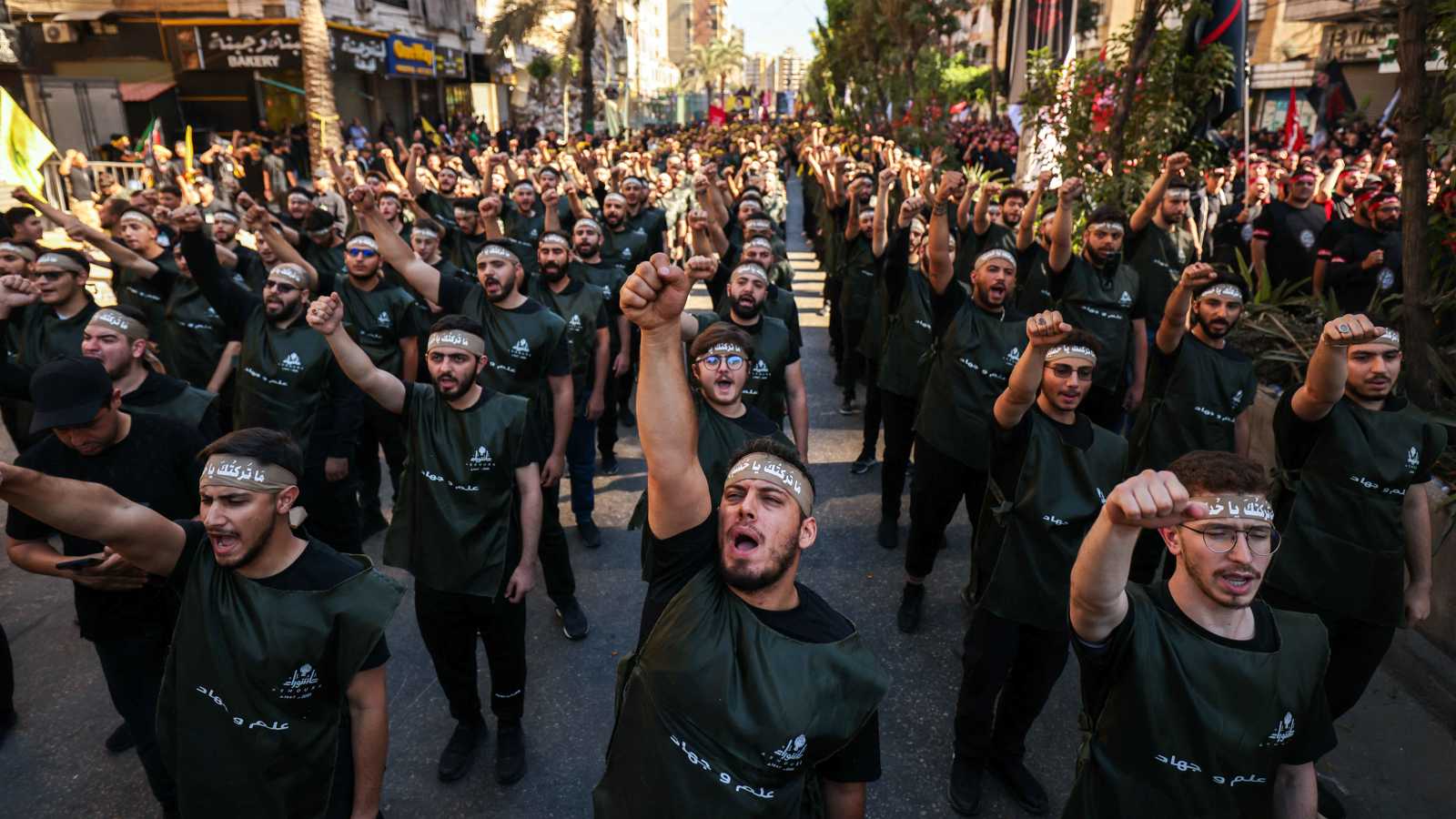 تأهبا للتصعيد.. إيران تستبدل عشرات الخبراء من الحرس الثوري في لبنان