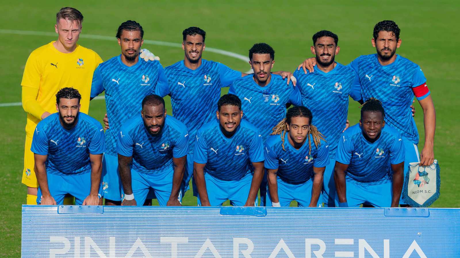 نيوم السعودي يحسم صفقة مدوية من الدوري الإنجليزي