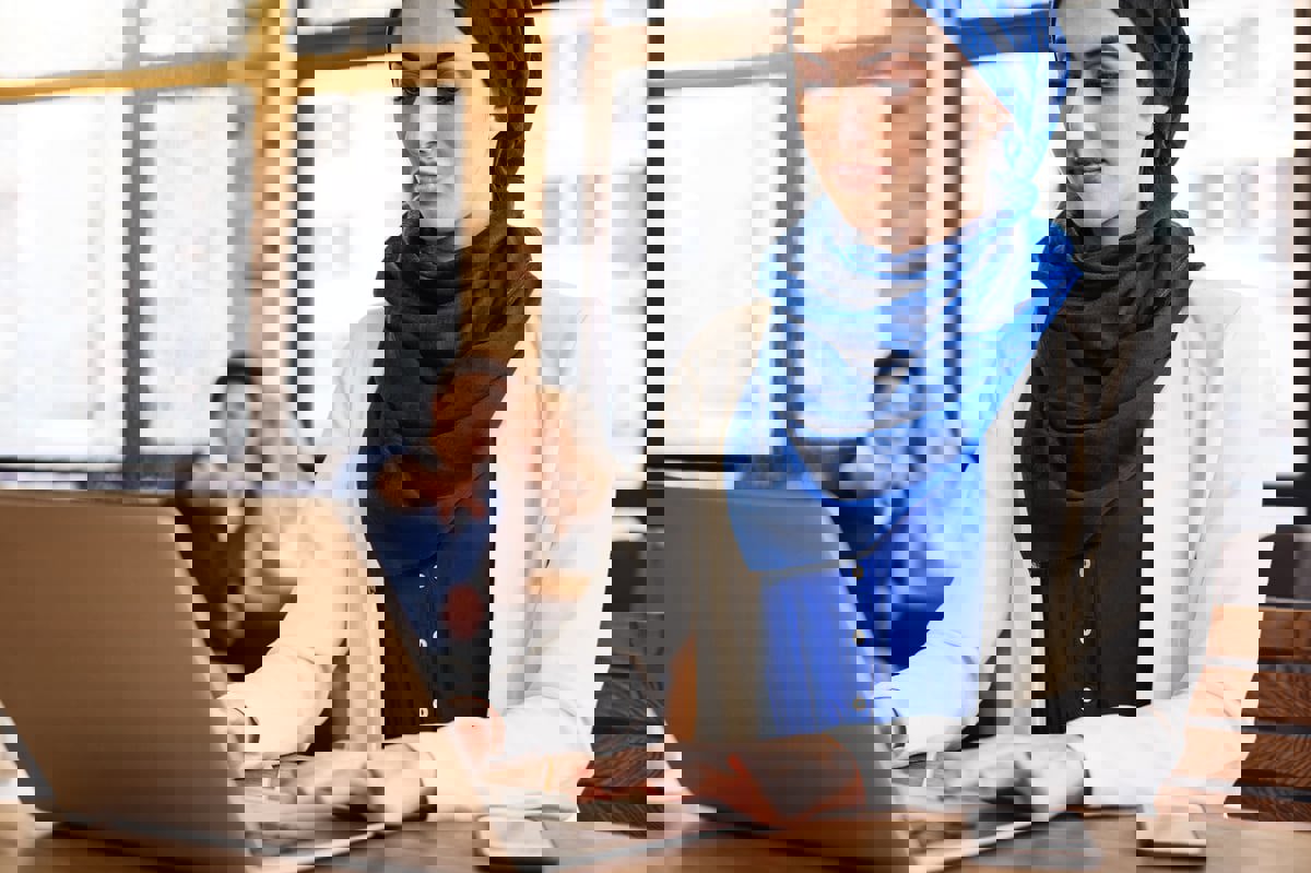 في سوق العمل.. القانون لا يحمي المرأة كالرجل 